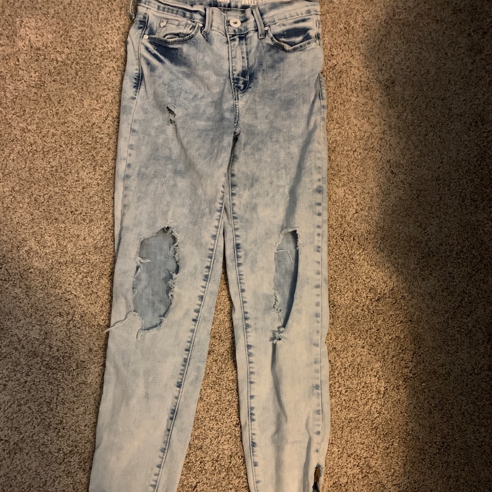 Ripped skinny jeans